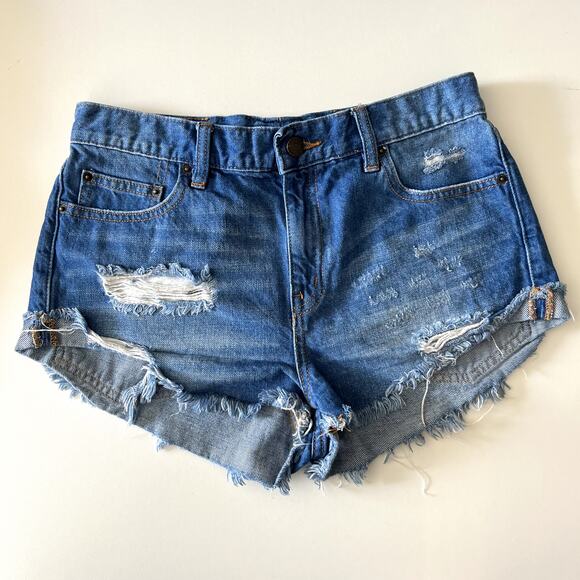 Urban Outfitters BDG Boyfriend Low-Rise Cut-Off Denim Shorts Size 28 - Picture 1 of 5